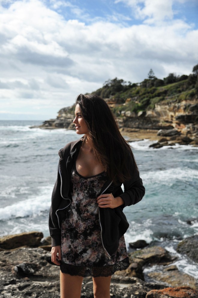 Girl doing Bondi to Coogee walk