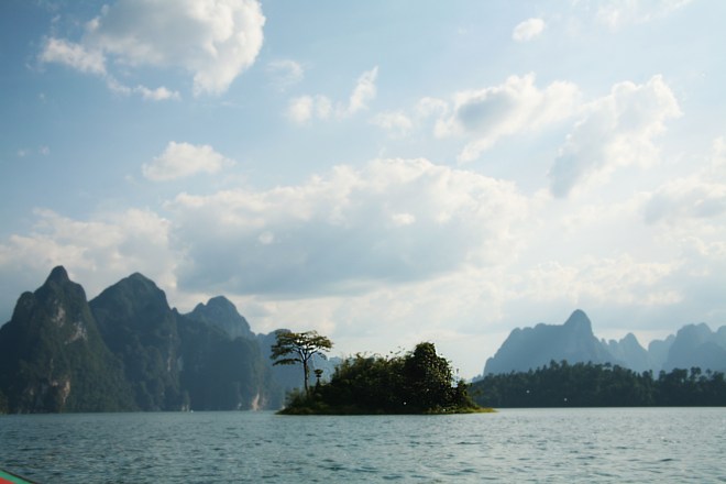 Khao Sok lake