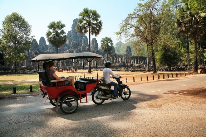 Tuk tuk in front of temple